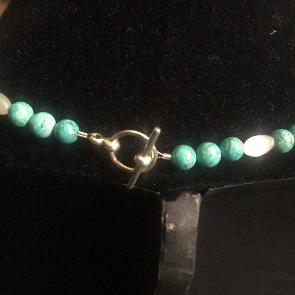 Handcrafted Magnesite, howlite and cats eye necklace - Picture 3 of 3